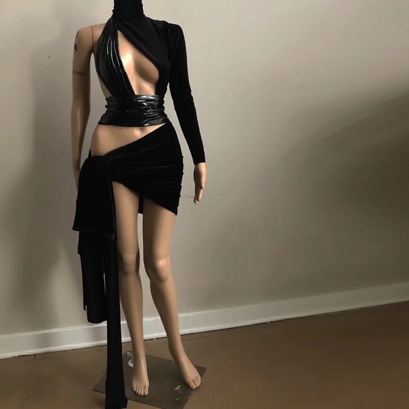 Custom made Calechie dress - Picture 2 of 3